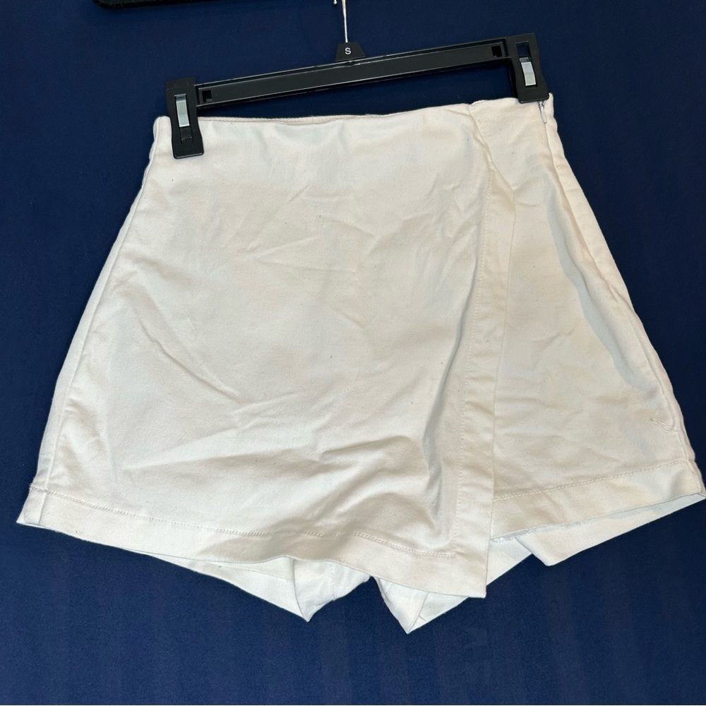 Altar'd State Women White Skort Size S‎